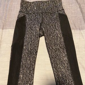 luluemon workout leggings.